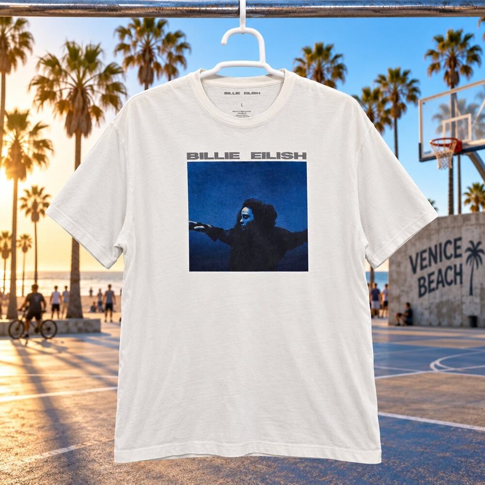 Billie Eilish Graphic T-Shirt size Large Under Water Photo Band Tee Short Sleeve